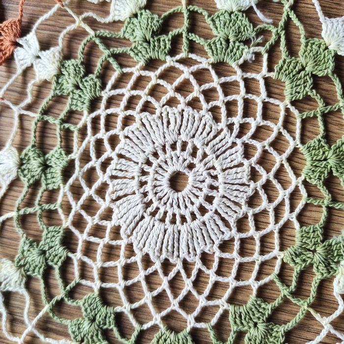 Serwetka szydełkowa , średnica 24 cm, serwetka do świenconki