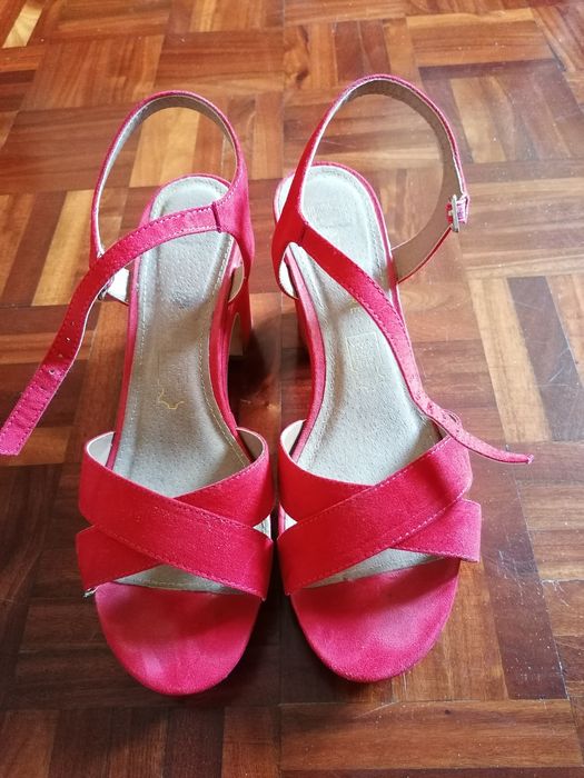 Sandálias vermelhas Primark