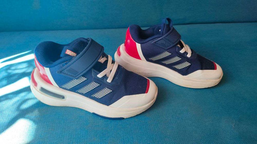 Adidas Sneakersy Marvel's Captain America Racer Kids IF3409 Granatowy