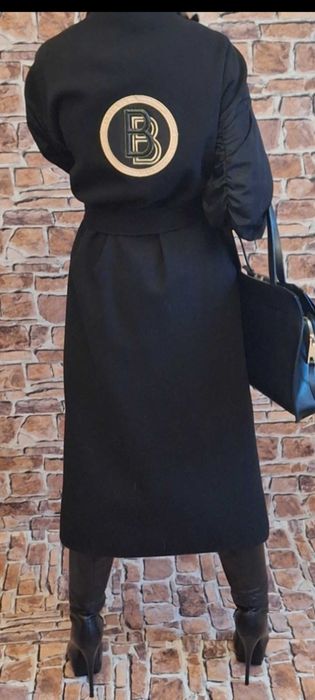 Elegancki i wytworny czarny płaszcz Marki BIBIONE