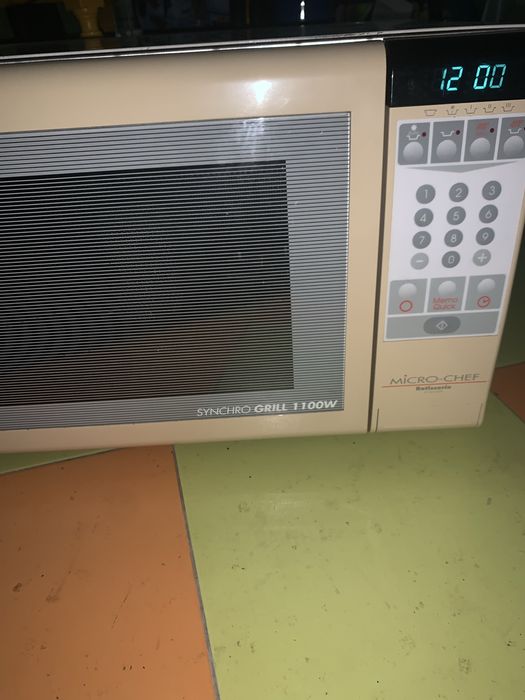 Microondas Moulinex com espeto 1100 W