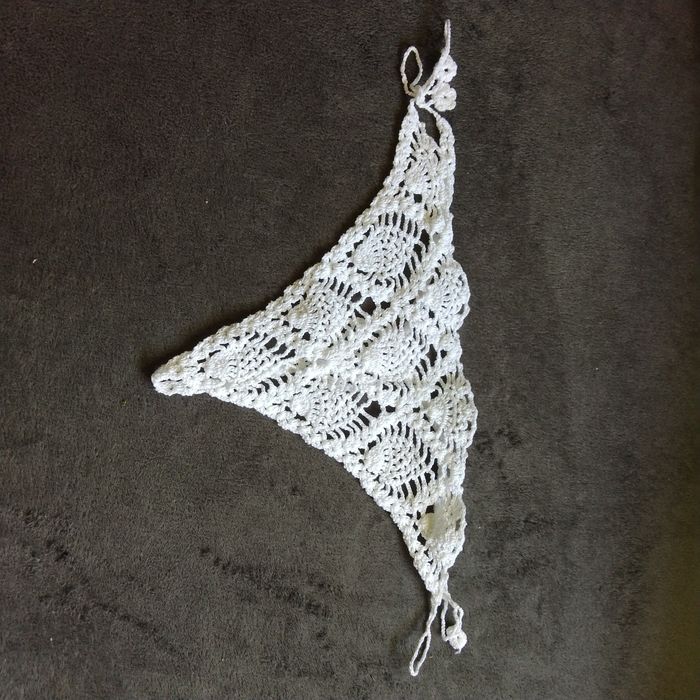 Białe stringi szydełkowe rozm.s