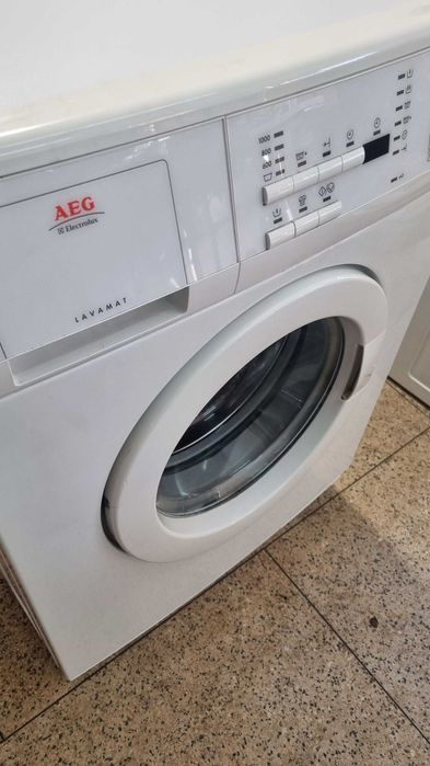 Máquina de Lavar Roupa AEG LAVAMAT 60810