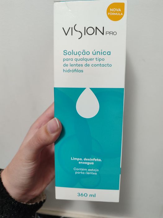 Conjunto de lentes de contacto e líquido