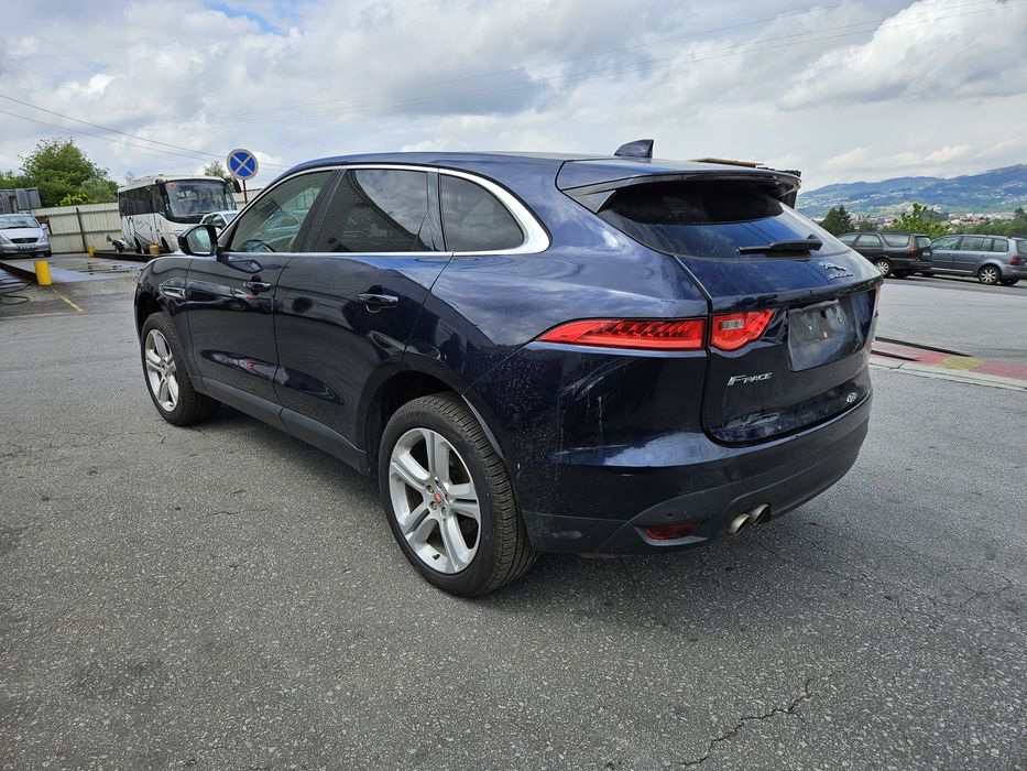 Jaguar F-Pace 2.0D AWD de 2017 para peças