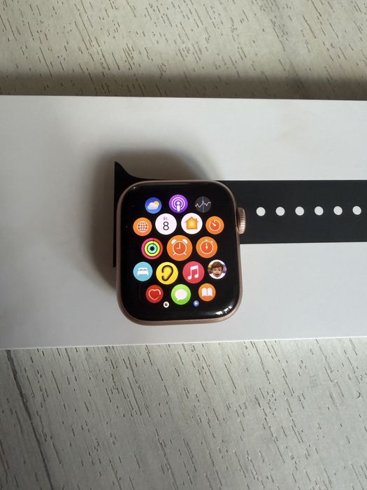 Apple Watch SE 40 mm – różowy (Rose Gold) GPS