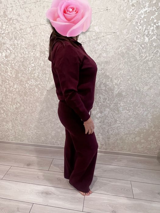 Женский вязанный костюм бордо