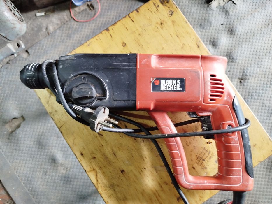 Перфоратор Black Decker