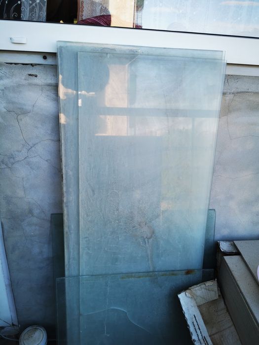 Скло різних розмірів