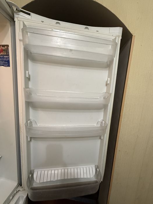 Холодильник INDESIT