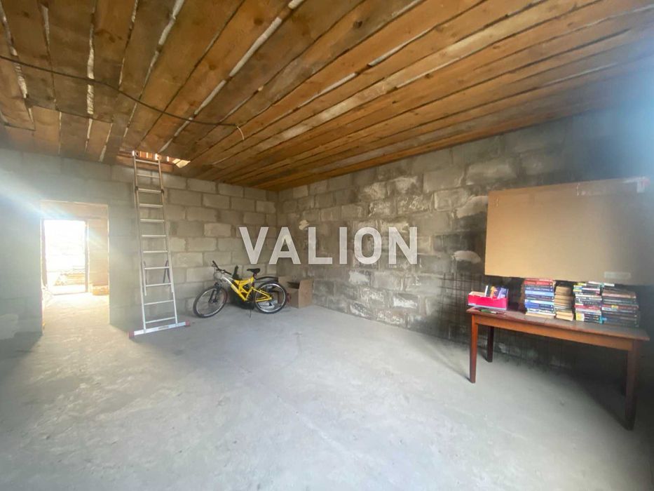 Продається домоволодіння у с Бабинці Бучанського рн 50км від Києва