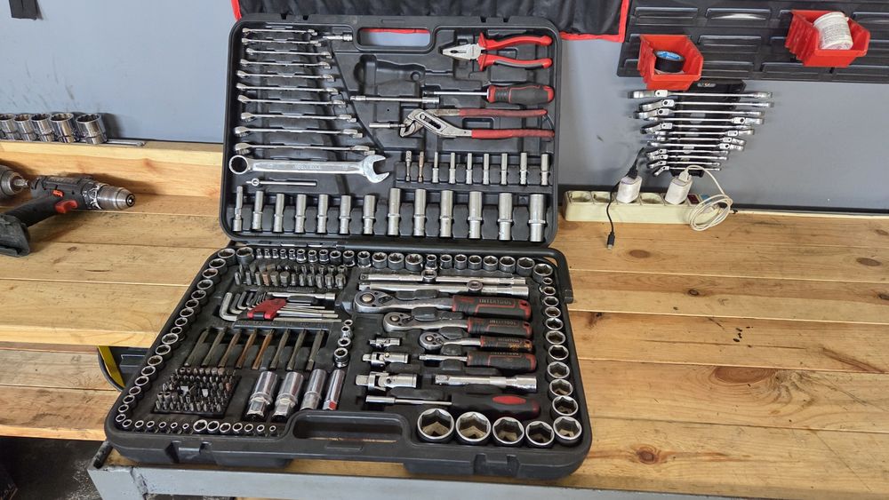 Набор инструмента INTERTOOL ET-8233