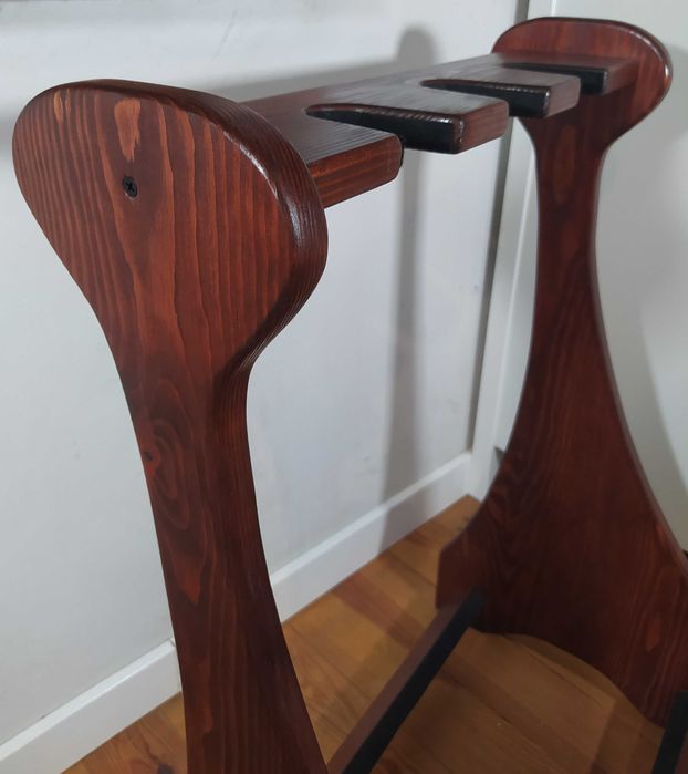 Ręcznie wykonany stojak/statyw na 3 gitary –  drewno sosnowe