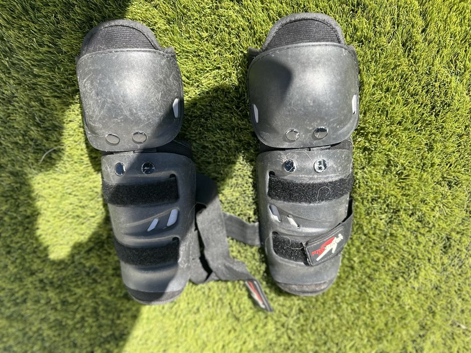 Colete protector e joelheiras