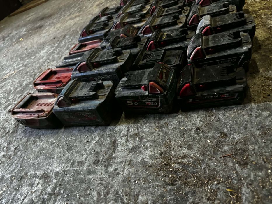 Uszkodzone baterie milwuakee i hilti 40szt