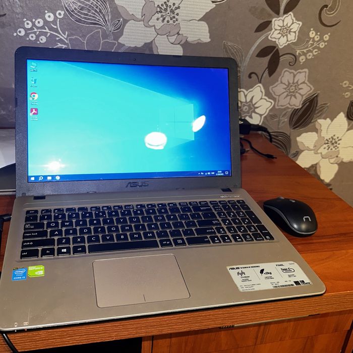 Laptop ASUS F540L