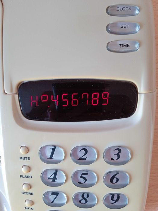 Телефон стаціонарний Оптима 8000.