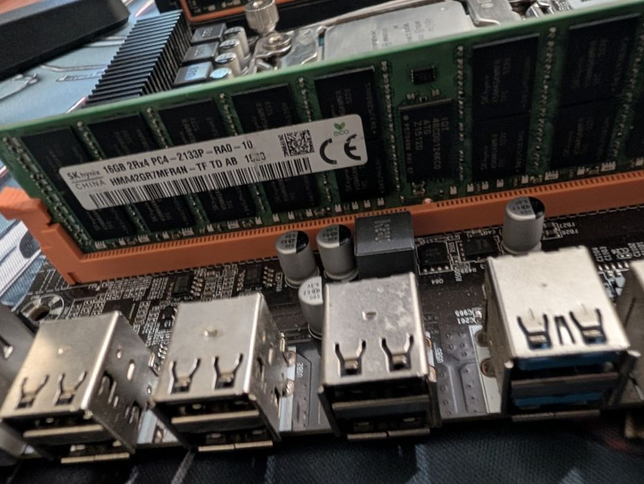 Оперативна пам'ять DDR4 32GB (2x16GB) SK Hynix ECC Registered (Серверна)