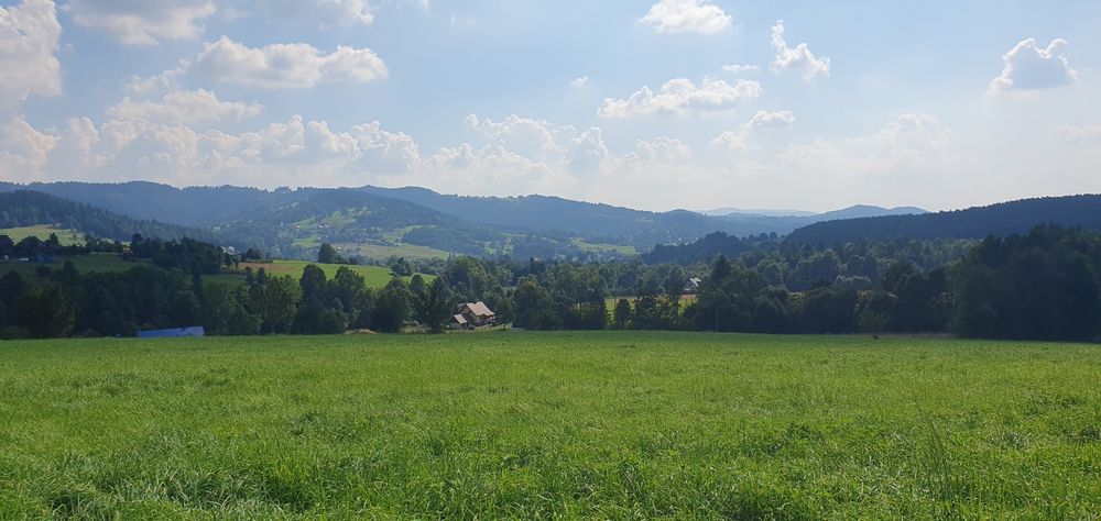 Widokowa działka budowlana w Koconiu z panoramą na Beskidy