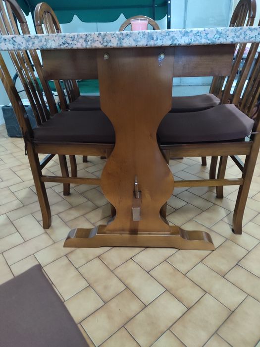 Conjunto mesa e 6 cadeiras