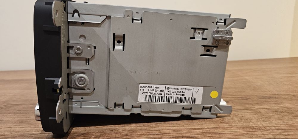 Genuine Original VW Passat RCD 310 CD stereo radio unit.