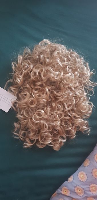 Dopinany kok kręcone włosy