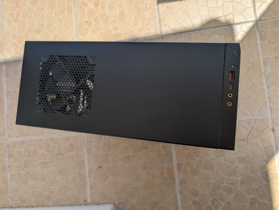 Caixa micro atx msi