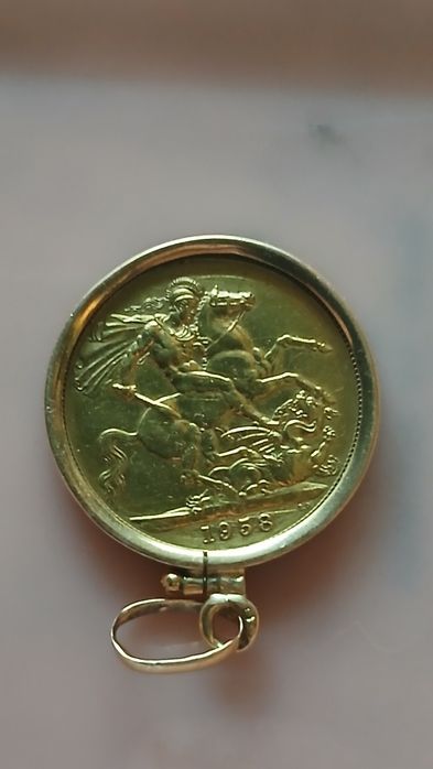 Moeda de ouro Elizabeth II , de 1958 com aro de ouro simples.
