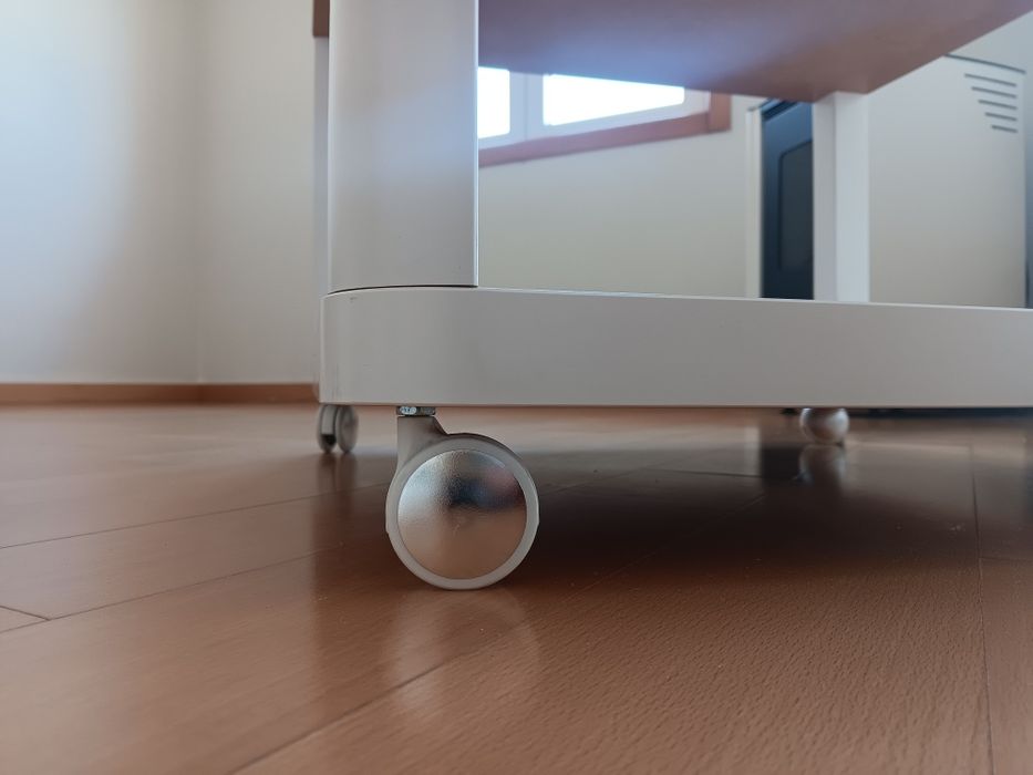 Mesa de centro com rodas