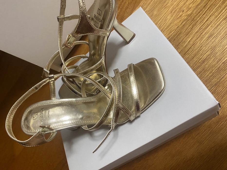 Sandálias Salto Alto Douradas SeaSide 37