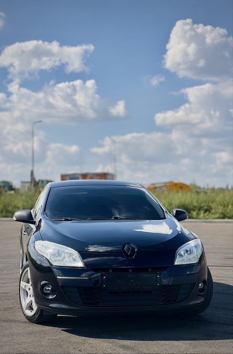 Renault Megane III 2011  | 1.6 бензин | 211 тис.км |