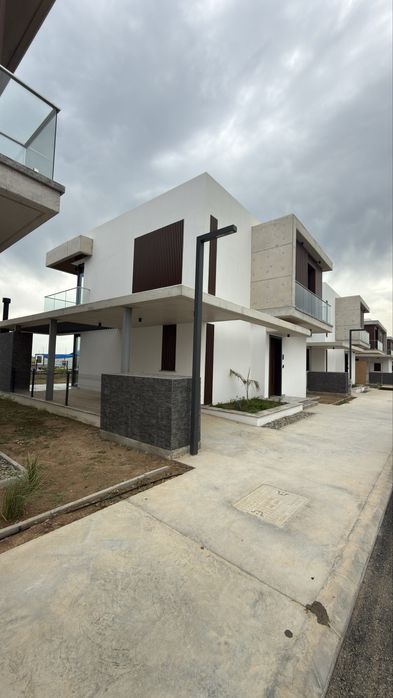 Кіпр віла 3+1  в житловому комплексі поряд з морем