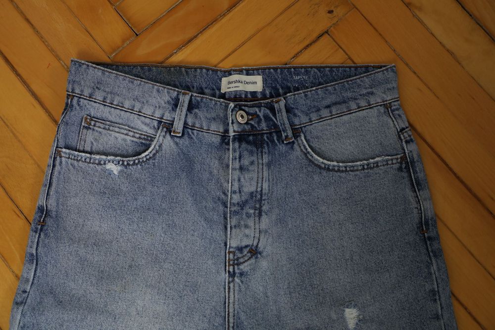 Джинси Bershka M (W88 L93)