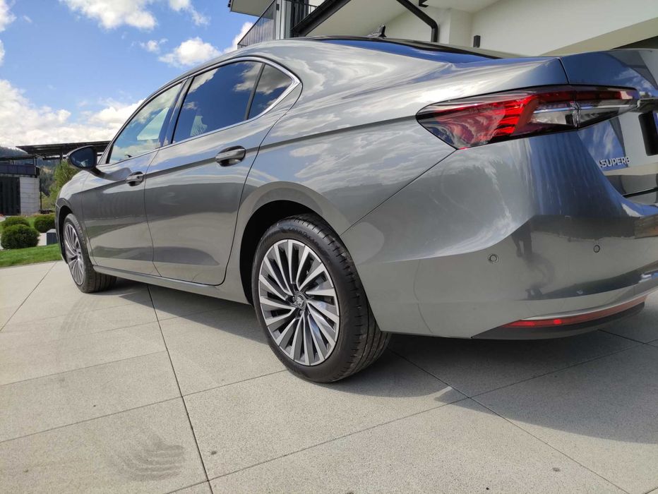 Elegancka limuzyna do ślubu – zdjęcia będą wyglądać jak z katalogu!