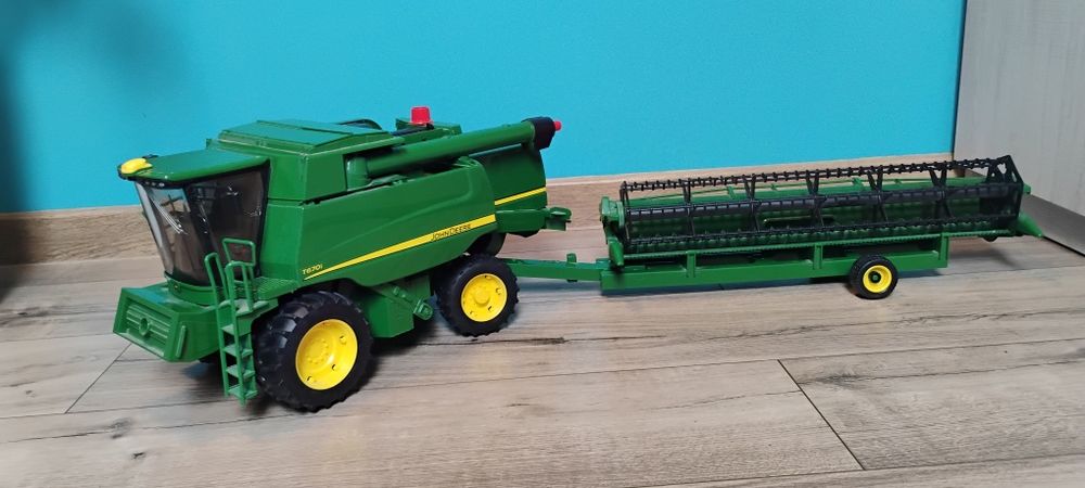 Kombajn bruder John Deere T670i