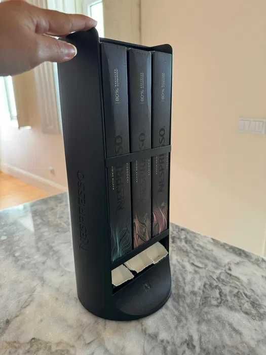 Máquina de Café Nespresso Seminova com Dispensador Touch Sleeve