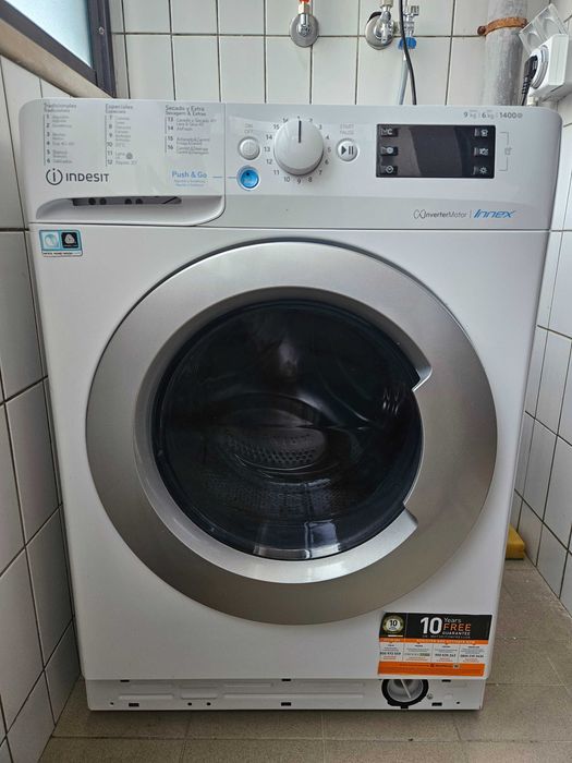Máquina Lavar e Secar Roupa