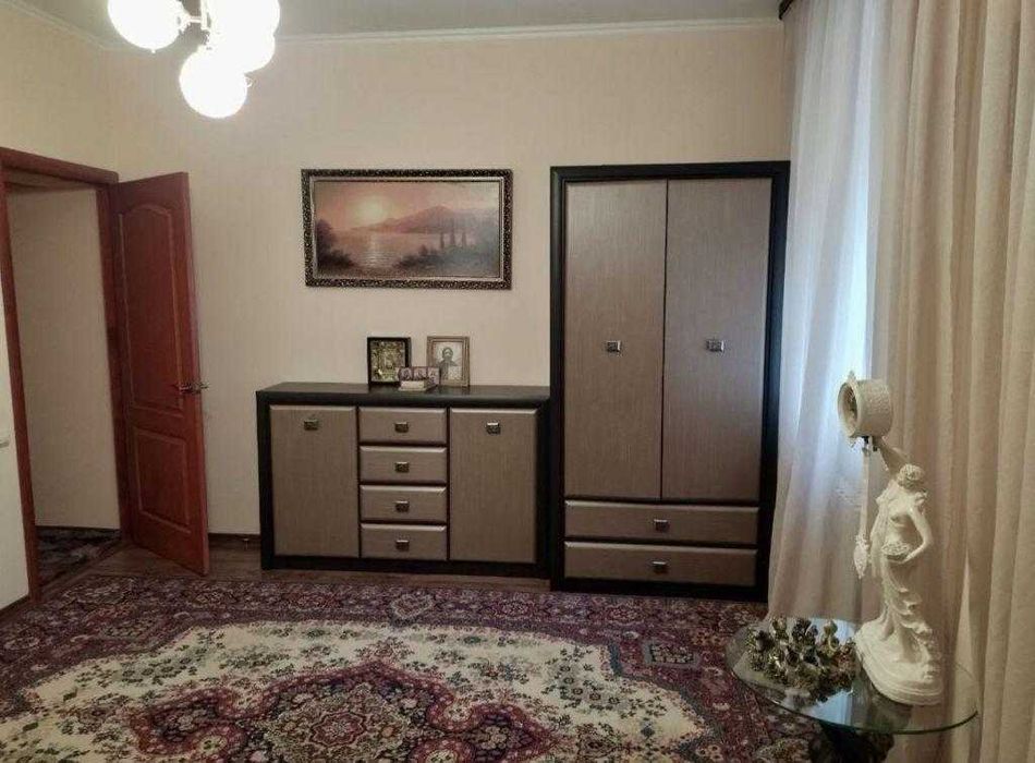 У продажу затишний 2-поверховий будинок