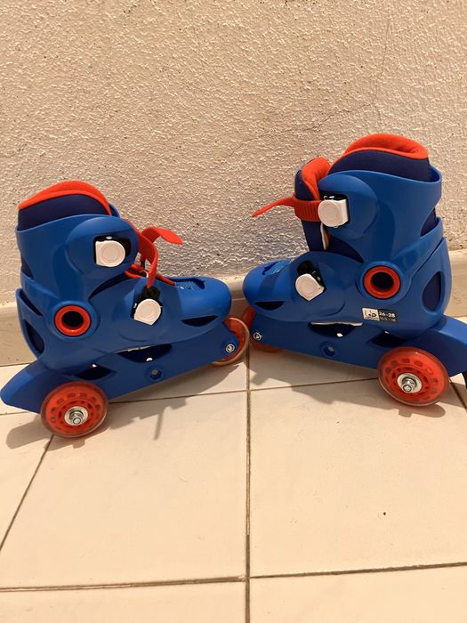 Patins em linha + capacete + joelheiras, cotoveleiras  e protetor de mão