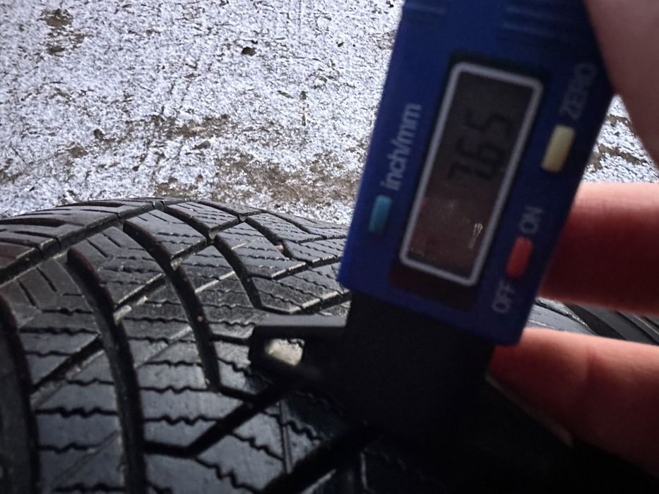 Шини ідеал 245/45 R17 склад база на Мерседес