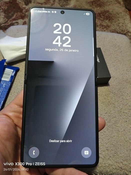 Vendo Samsung Z flip 7 512gb novo na caixa com garantia .