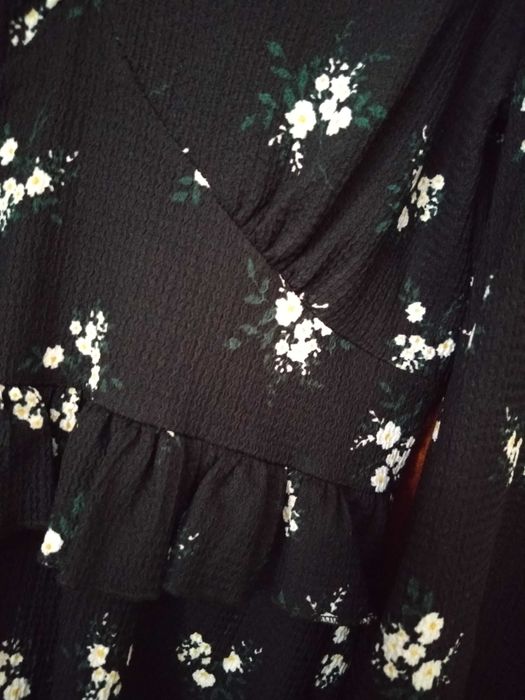 Vestido preto com flores