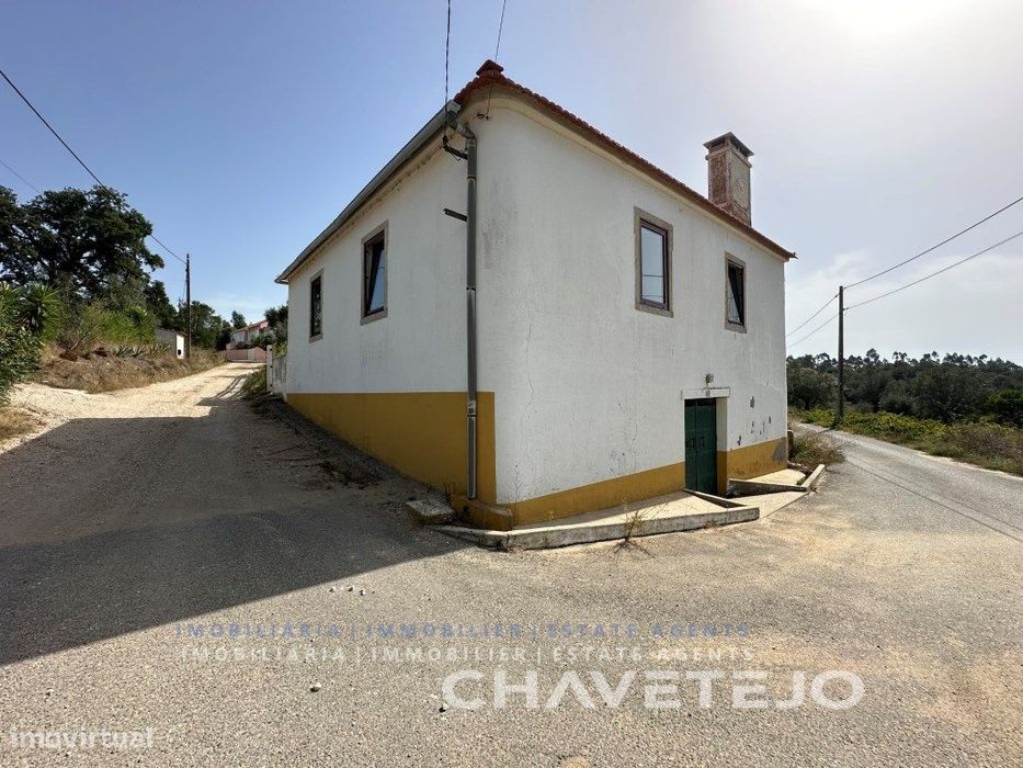 Casa de campo rústica com terreno em local tranquilo a poucos km do...