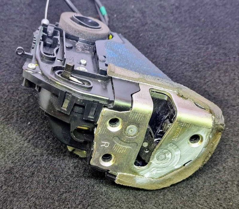 Fechadura / Fecho Porta Trás Direito - TOYOTA YARIS