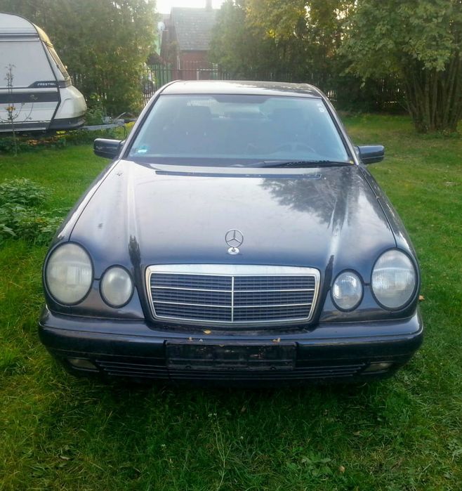 Mercedes-Benz E W210