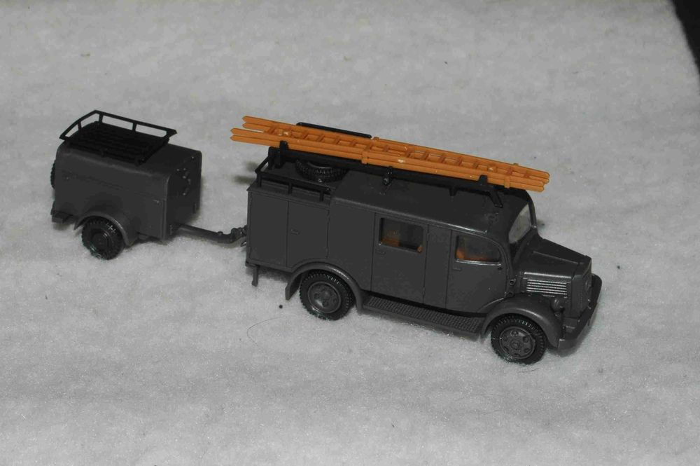 Militar - Camião com atrelado (ROCO) HO