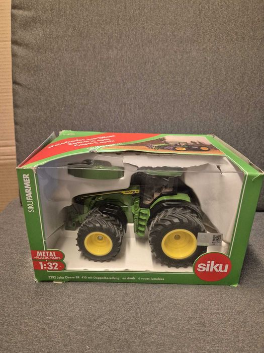 S3292 Siku Farmer - Traktor John Deere 8R 410 z podwójnymi oponami