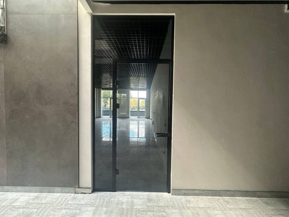 Продаж комерційного приміщення м.Ужгород ТЦ IDM Mall