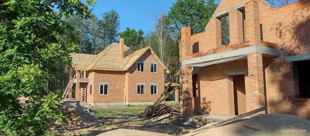 Будинок з червоної цегли в оточені лісу: 175кв.м+10 соток землі. Без%