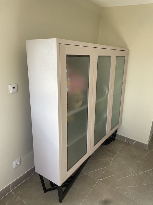 Movel alto cristaleira elegante e design moderno